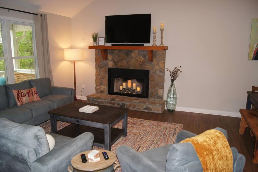 Less Than 3 Miles To Downtown With Firepit Ellijay Bagian luar foto